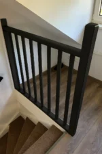 Grenen balustrade met rechthoekige spijlen | Zwart gegrond - Afbeelding 2
